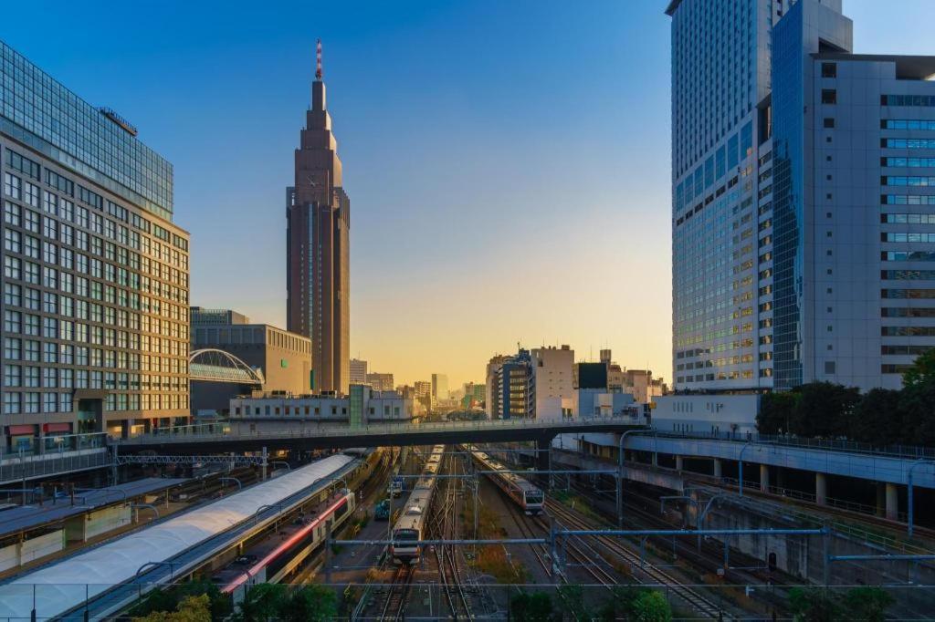 Empire In Shinjuku 2* Tokio